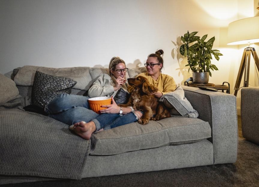 can-dogs-eat-popcorn-petmd
