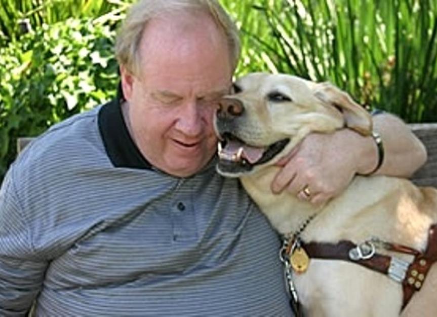 在911事件中救了主人一命的狗被授予奖项
