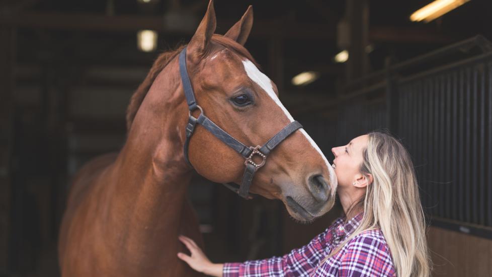 blonde-woman-standing-with-horse